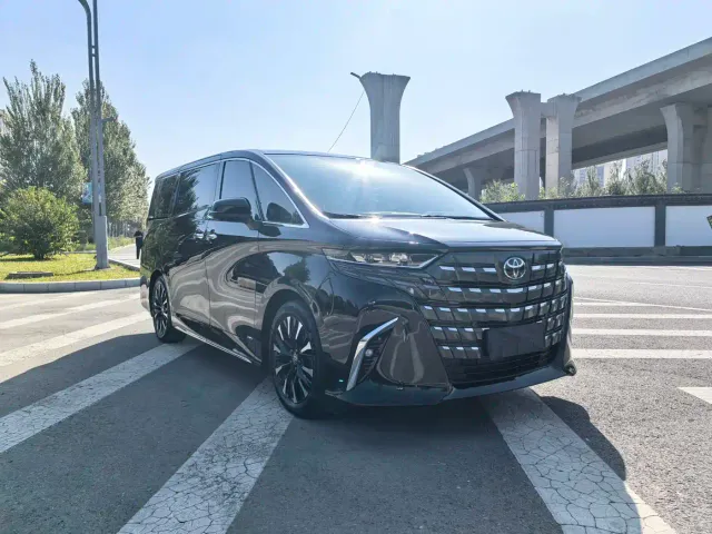 Toyota Alphard — Фото автомобиля 3