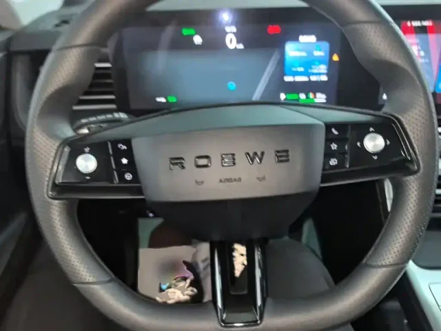 Roewe RX5 — Фото автомобиля 10