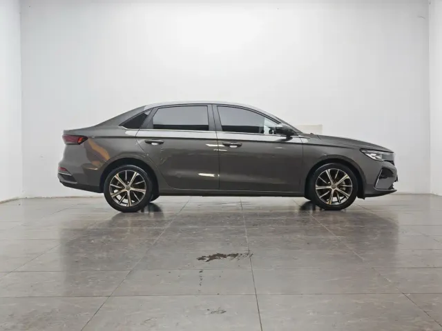 Geely Emgrand — Фото автомобиля 11