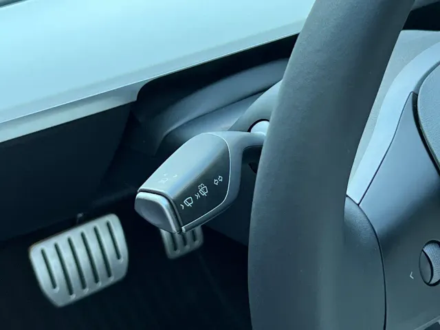 Tesla Model 3 — Фото автомобиля 19