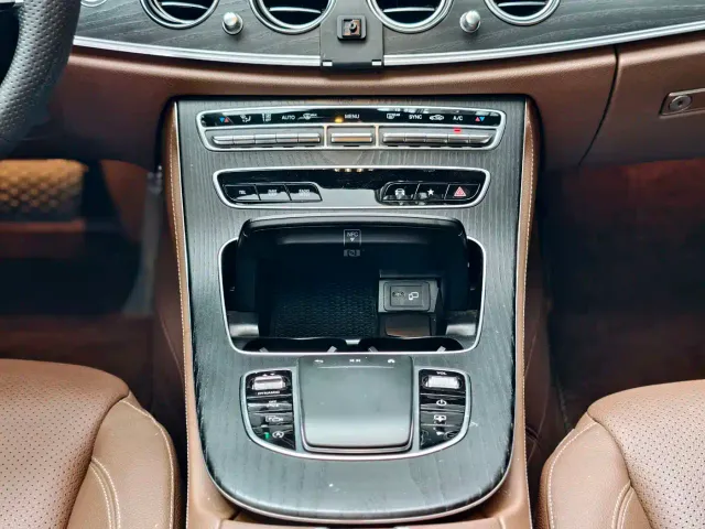 Mercedes-Benz E-Class — Фото автомобиля 19