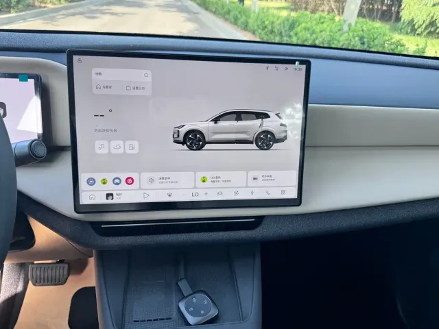 Volvo XC70 Plug-in Hybrid — Фото автомобиля 9