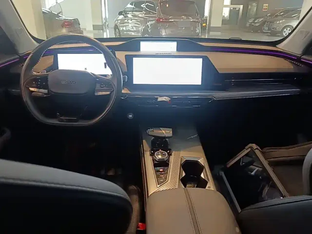 Changan Z6 — Фото автомобиля 9