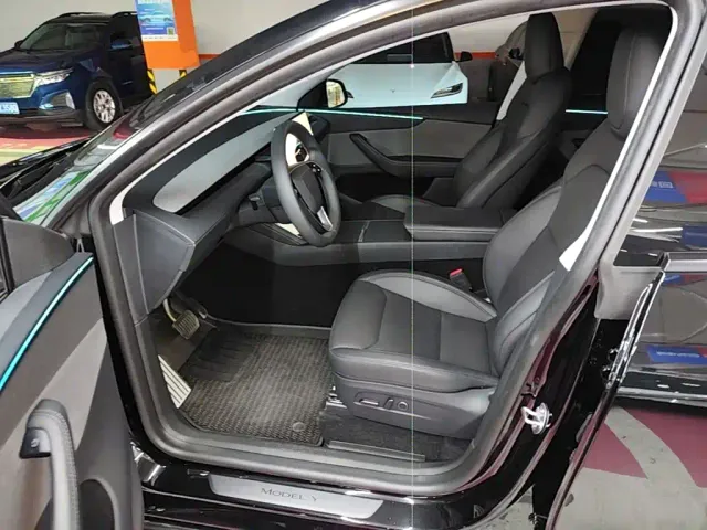 Tesla Model Y — Фото автомобиля 15