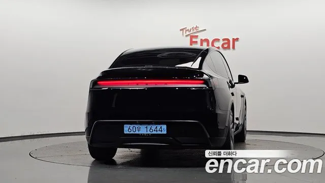 Tesla Model Y — Фото автомобиля 4