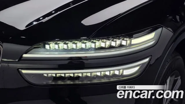 Genesis GV70 — Фото автомобиля 21