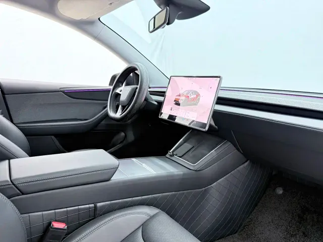 Tesla Model Y — Фото автомобиля 9