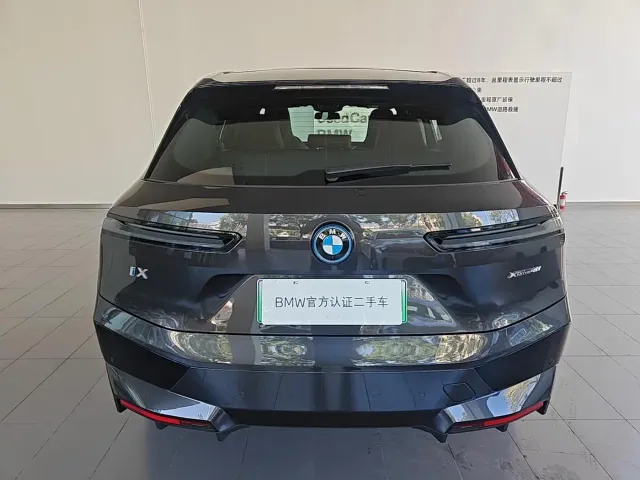 BMW iX — Фото автомобиля 10