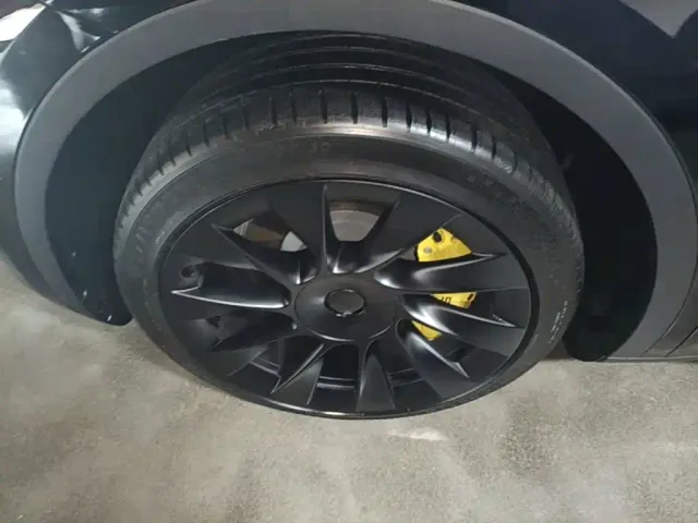 Tesla Model Y — Фото автомобиля 22
