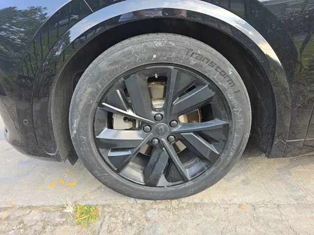 Li Auto L7 — Фото автомобиля 22