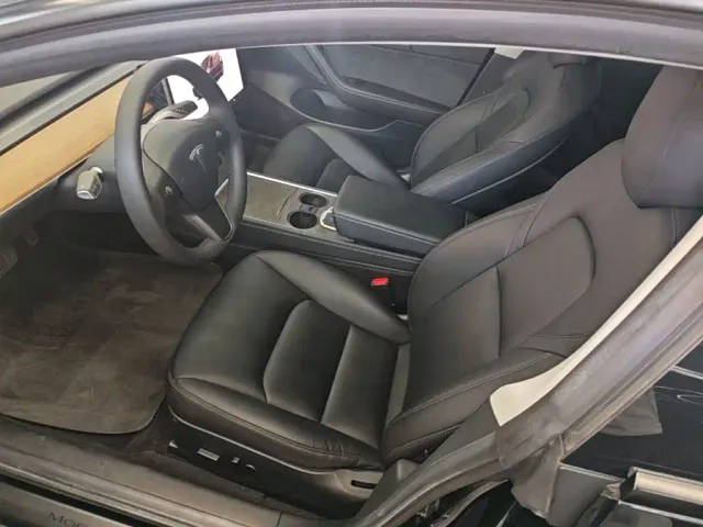 Tesla Model 3 — Фото автомобиля 14