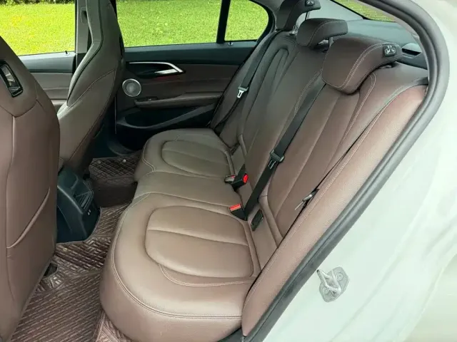BMW 1 Series — Фото автомобиля 12