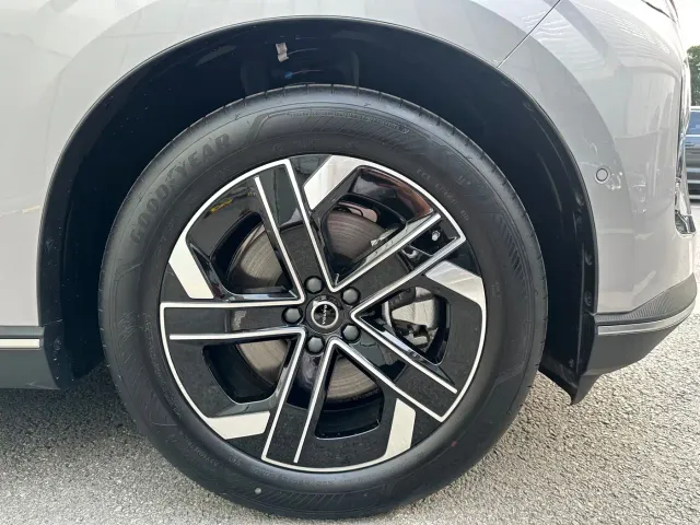 Volvo XC70 Plug-in Hybrid — Фото автомобиля 21