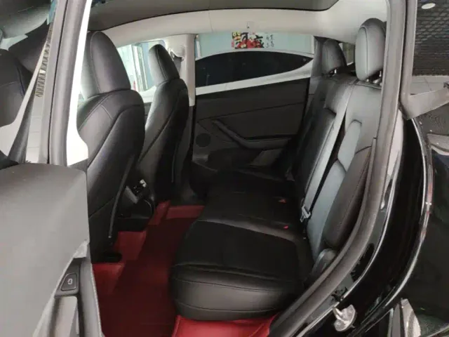 Tesla Model Y — Фото автомобиля 16