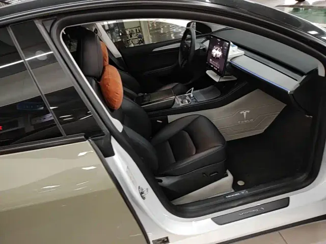 Tesla Model Y — Фото автомобиля 24