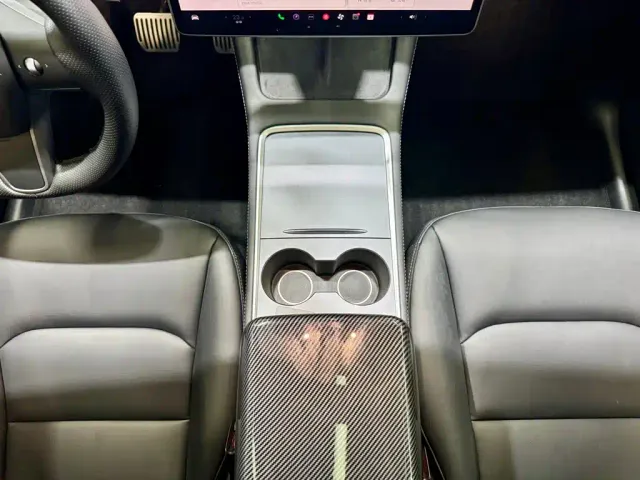 Tesla Model Y — Фото автомобиля 17