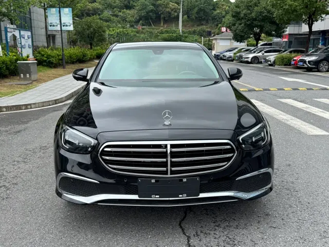 Mercedes-Benz E-Class — Фото автомобиля 3