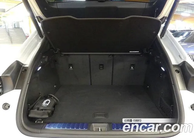 Porsche Macan Electric — Фото автомобиля 4