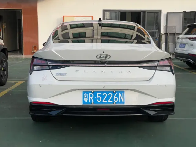 Hyundai Elantra — Фото автомобиля 8
