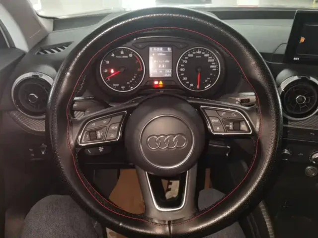 Audi Q2L — Фото автомобиля 10