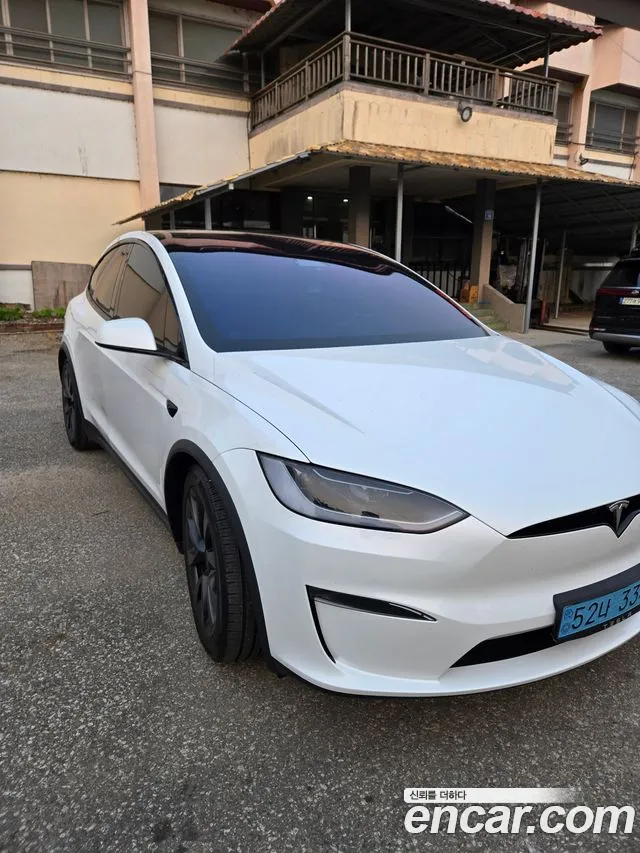 Tesla Model X — Фото автомобиля 8