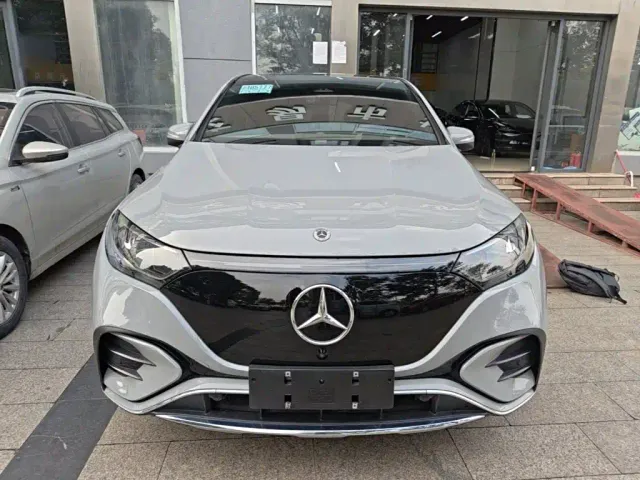 Mercedes-Benz EQE SUV — Фото автомобиля 2