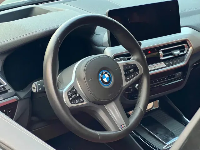 BMW iX3 — Фото автомобиля 11