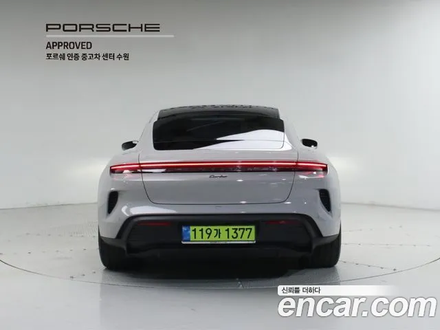Porsche Taycan — Фото автомобиля 4