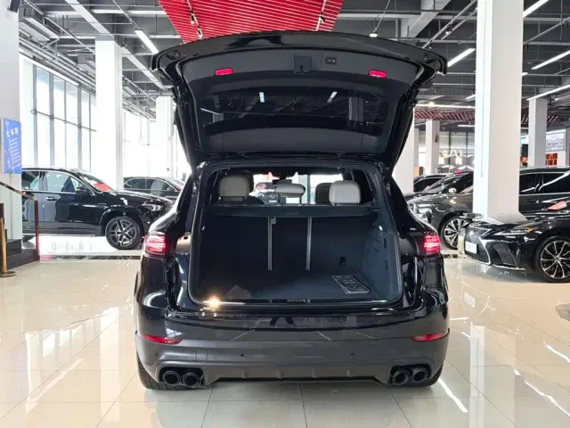 Porsche Cayenne — Фото автомобиля 6