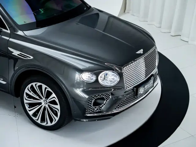 Bentley Bentayga — Фото автомобиля 22