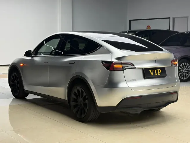 Tesla Model Y — Фото автомобиля 4