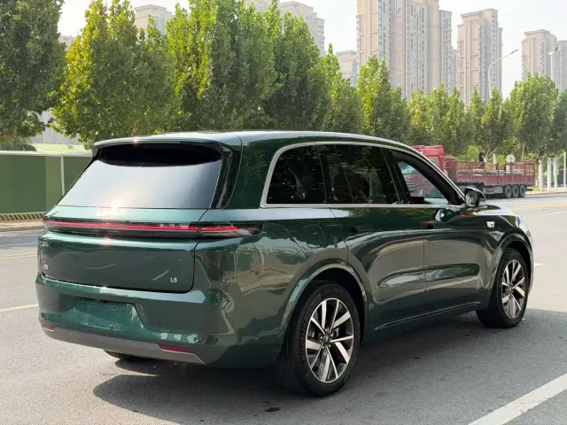 Li Auto L8 — Фото автомобиля 9