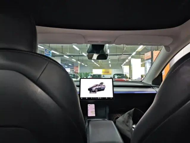 Tesla Model Y 2024 Rear-Wheel Drive Version — Фото автомобиля 17
