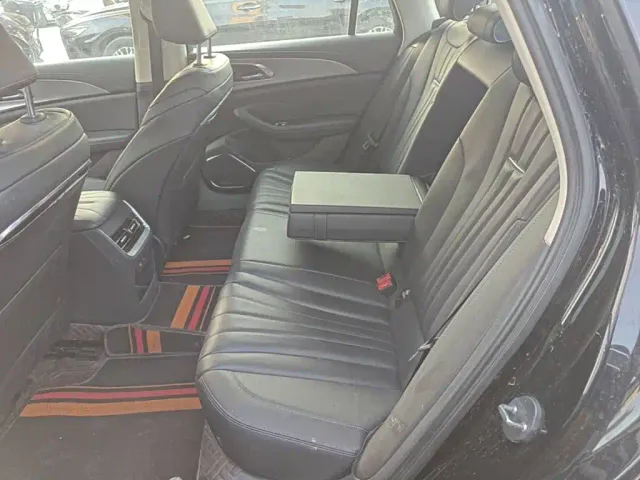 Hongqi H5 — Фото автомобиля 16