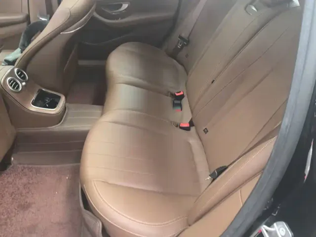 Mercedes-Benz E-Class — Фото автомобиля 16