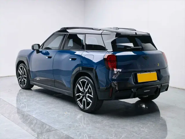 MINI Electric ACEMAN — Фото автомобиля 2