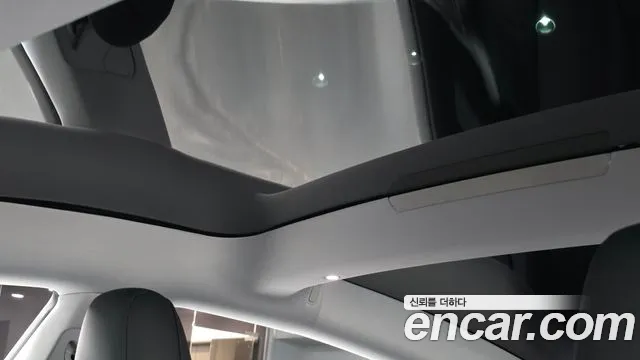 Tesla Model 3 — Фото автомобиля 24