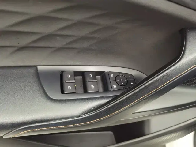 Roewe RX5 — Фото автомобиля 9