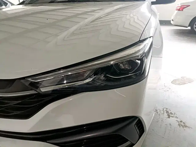 Roewe i5 — Фото автомобиля 23