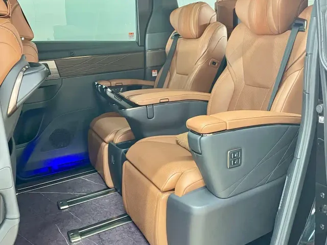 Toyota Vellfire — Фото автомобиля 8