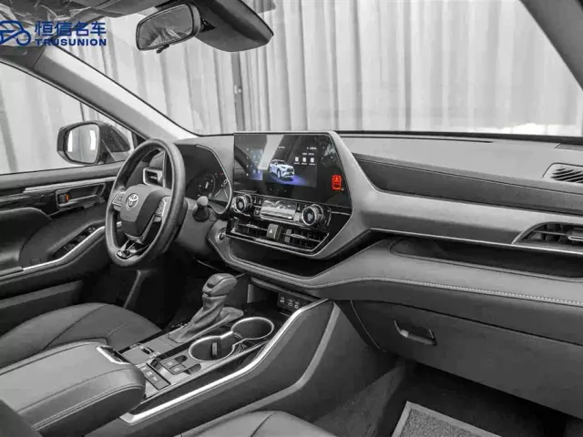 Toyota Highlander — Фото автомобиля 14