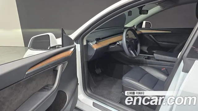 Tesla Model Y — Фото автомобиля 10