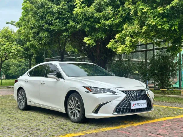 Lexus ES — Фото автомобиля 3