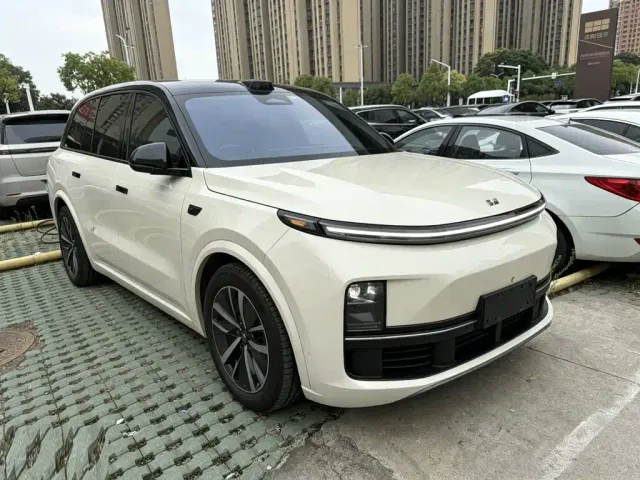 Li Auto L8 — Фото автомобиля 9