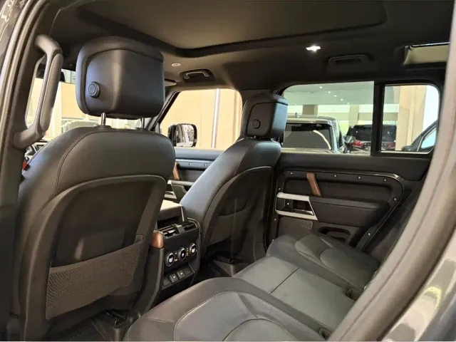 Land Rover Defender — Фото автомобиля 6