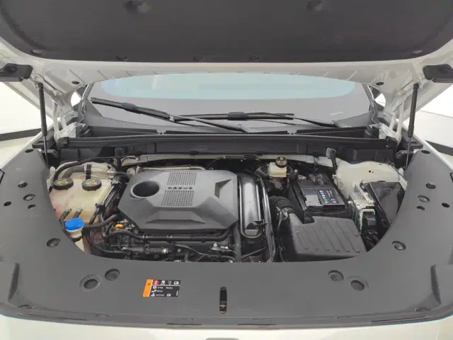 Roewe RX5 — Фото автомобиля 10