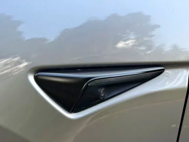 Tesla Model Y — Фото автомобиля 17