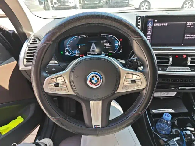 BMW iX3 — Фото автомобиля 10