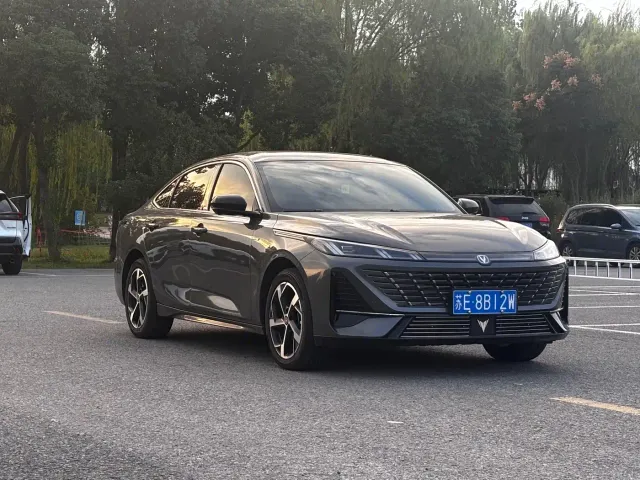 Changan Eado — Фото автомобиля 3