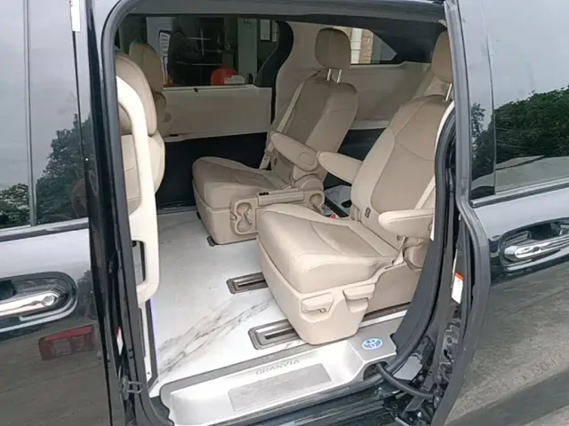 Toyota Granvia — Фото автомобиля 16